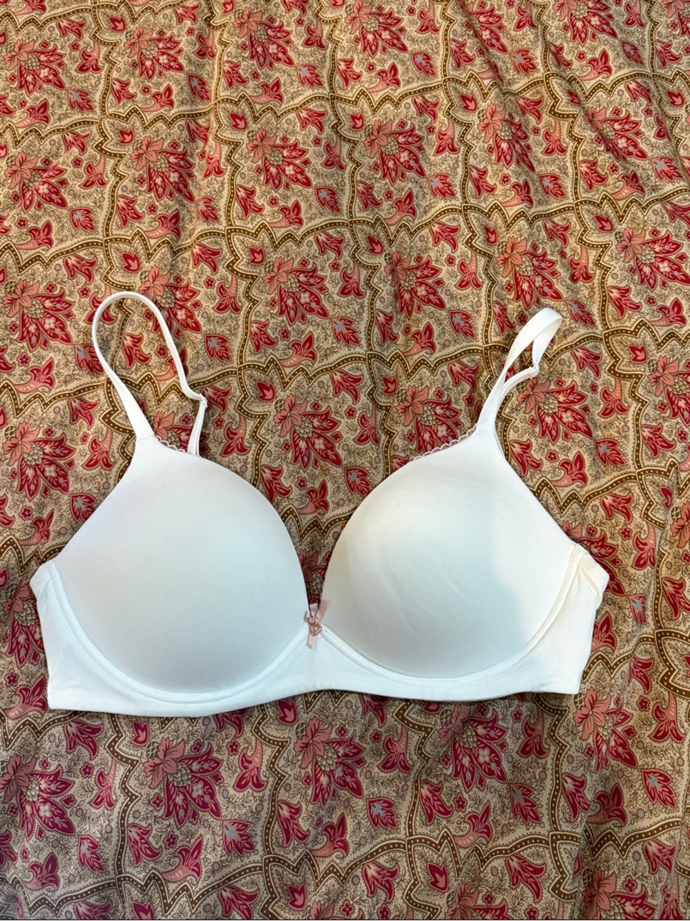 Victoria's Secret White Padded T-Shirt Bra with Light Pink Charm